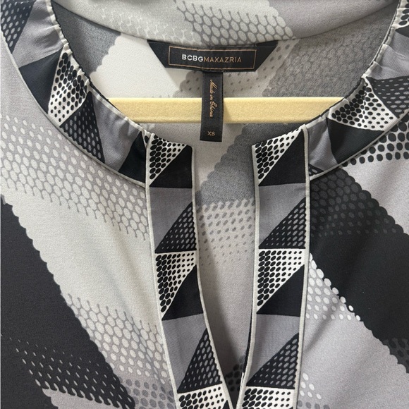 NWOT XS BCBGMaxAzria Black and Gray Geometric Blouse - Picture 3 of 7